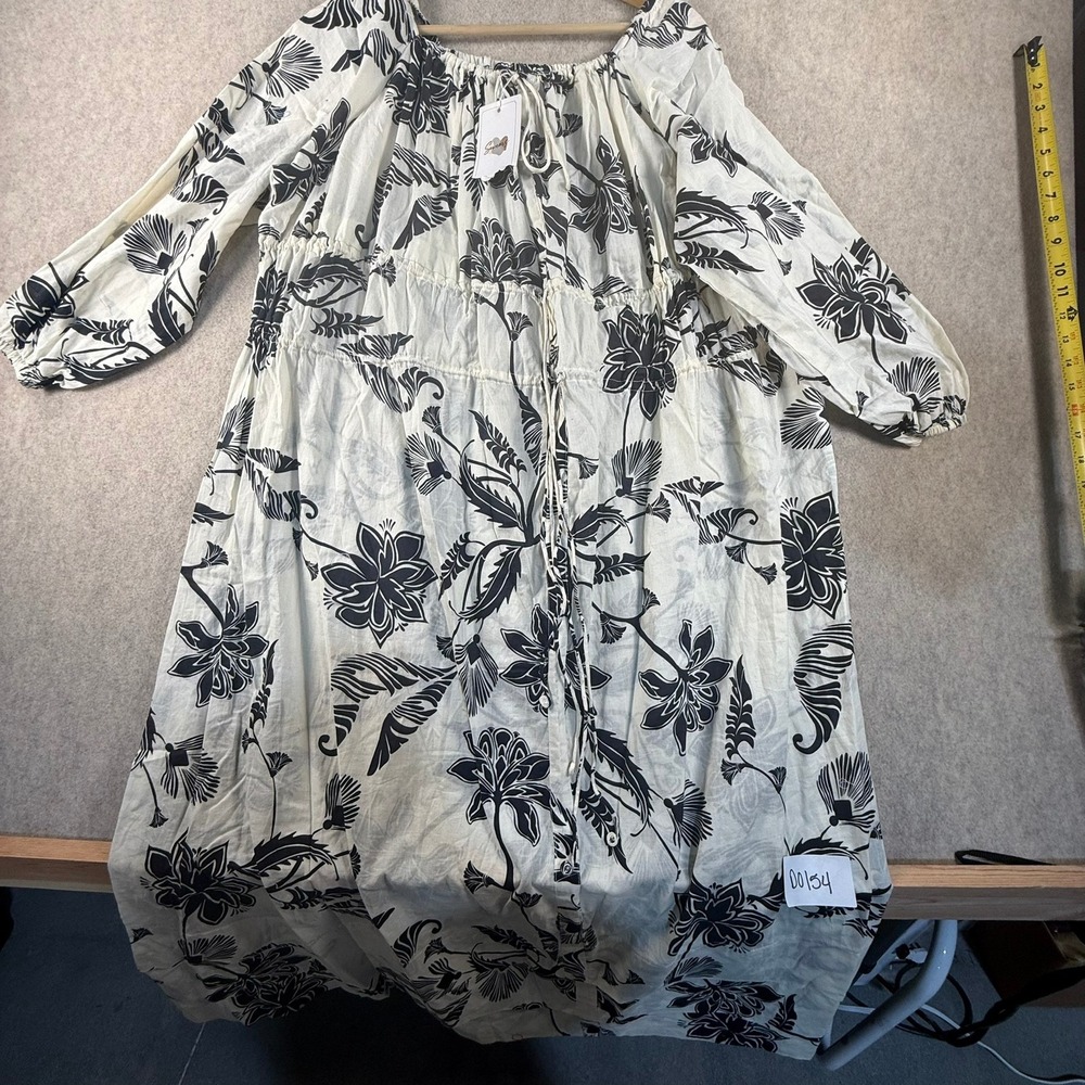 NWT Sowears Floral Summer Dress Black White Long Sleeve Smocked Midi Size M